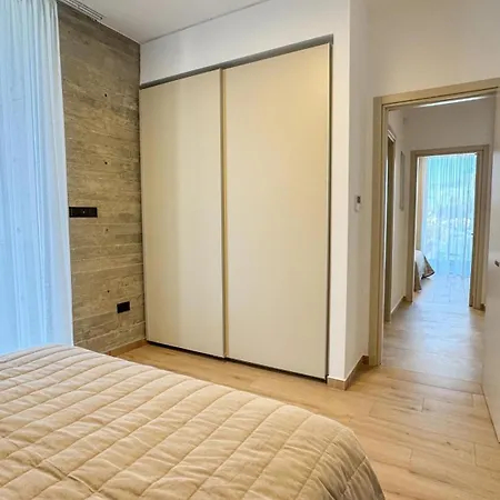 Malberry Park 304 - Modern 2 Bedroom With Pool, Gym, Jaccuzi