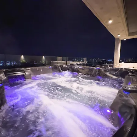 Malberry Park 304 - Modern 2bedroom With Shared Heated Pool, Sauna, Gym, Jacuzzi Lejlighed