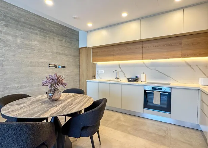 Malberry Park 304 - Modern 2bedroom With Shared Heated Pool, Sauna, Gym, Jacuzzi * Paphos