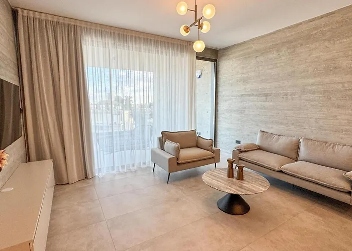 Apartament Malberry Park 304 - Modern 2bedroom With Shared Heated Pool, Sauna, Gym, Jacuzzi