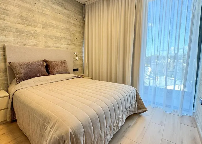 Malberry Park 304 - Modern 2bedroom With Shared Heated Pool, Sauna, Gym, Jacuzzi Lägenhet