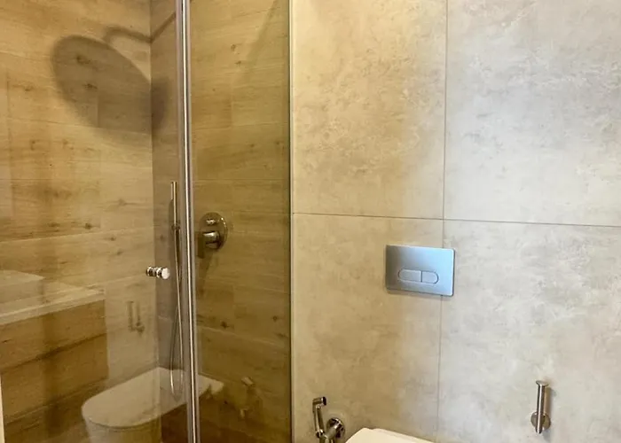 Malberry Park 304 - Modern 2bedroom With Shared Heated Pool, Sauna, Gym, Jacuzzi Lägenhet Paphos