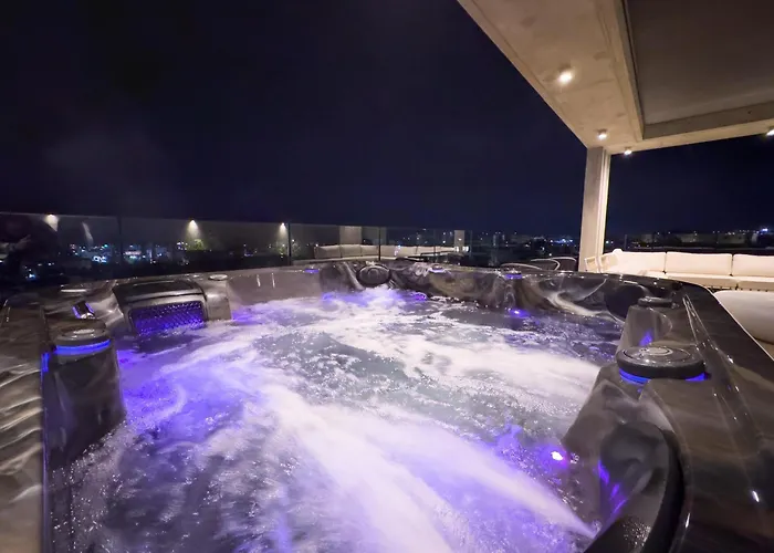 Malberry Park 304 - Modern 2bedroom With Shared Heated Pool, Sauna, Gym, Jacuzzi Lägenhet